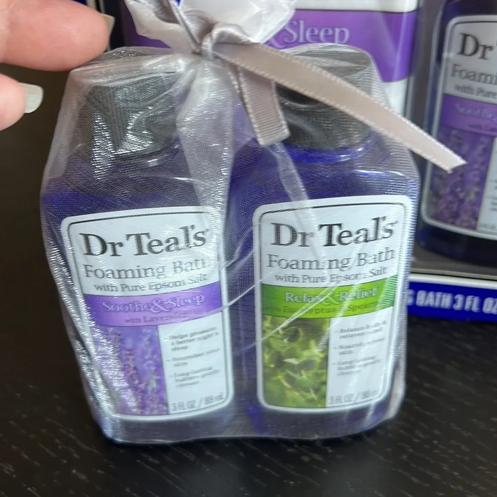 Dr Teal’s Soothe & Sleep Epsom Salt & Foam Lavender & Eucalyptus/Spearmint - Picture 2 of 5